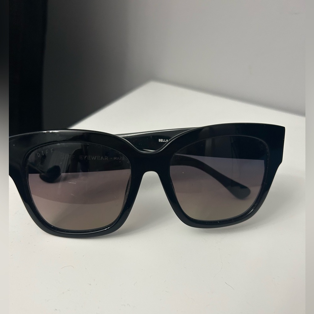 DIFF BELLA II POLARIZED CAT EYE SUNGLASSES GRADIENT LENS SOLD OUT - Picture 2 of 5